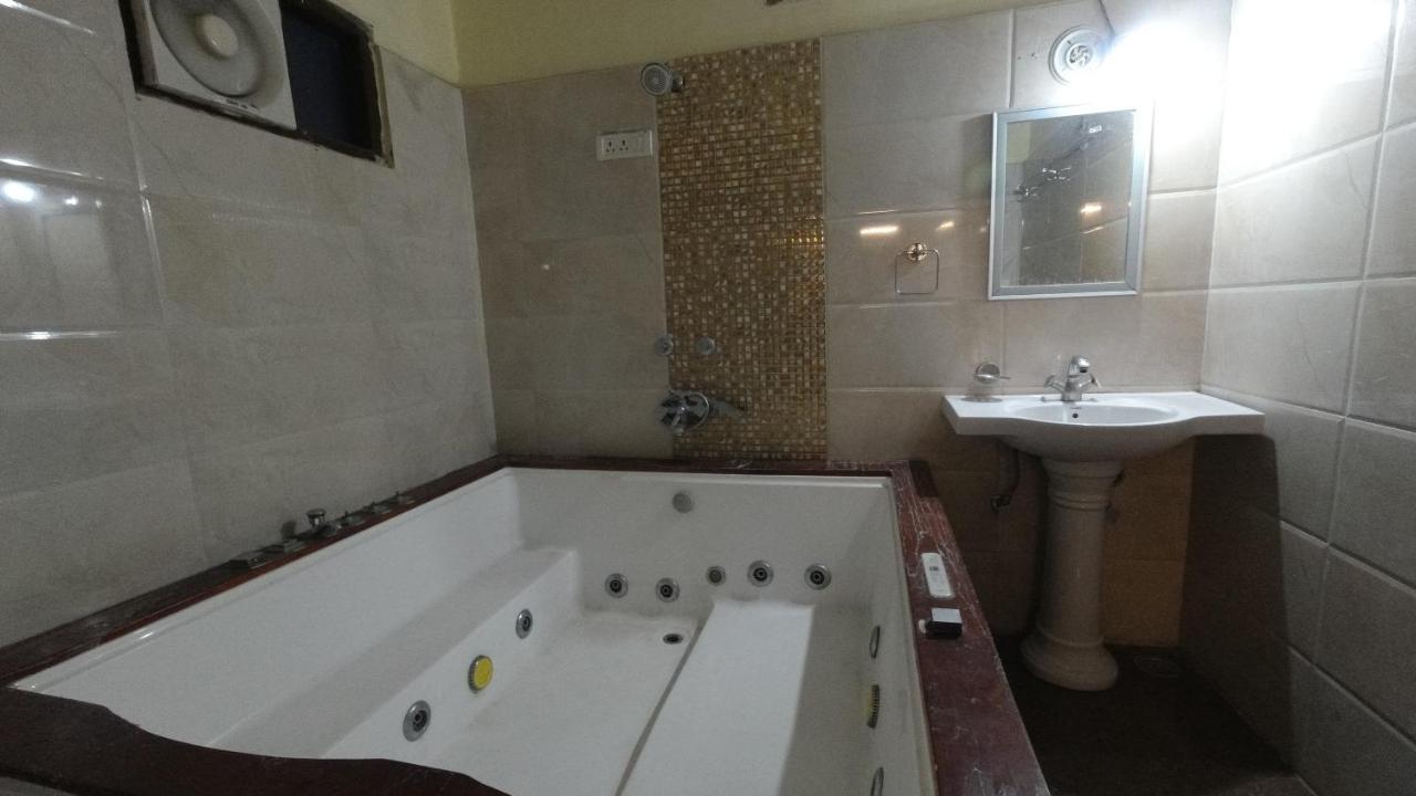 Shingar Hotel Mussoorie Mallroad Buitenkant foto